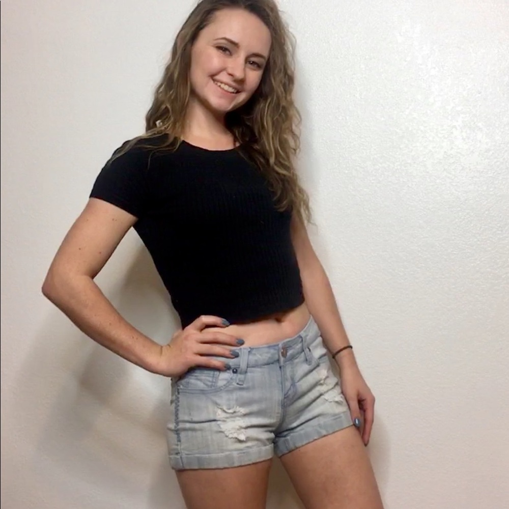 Low rise jean short